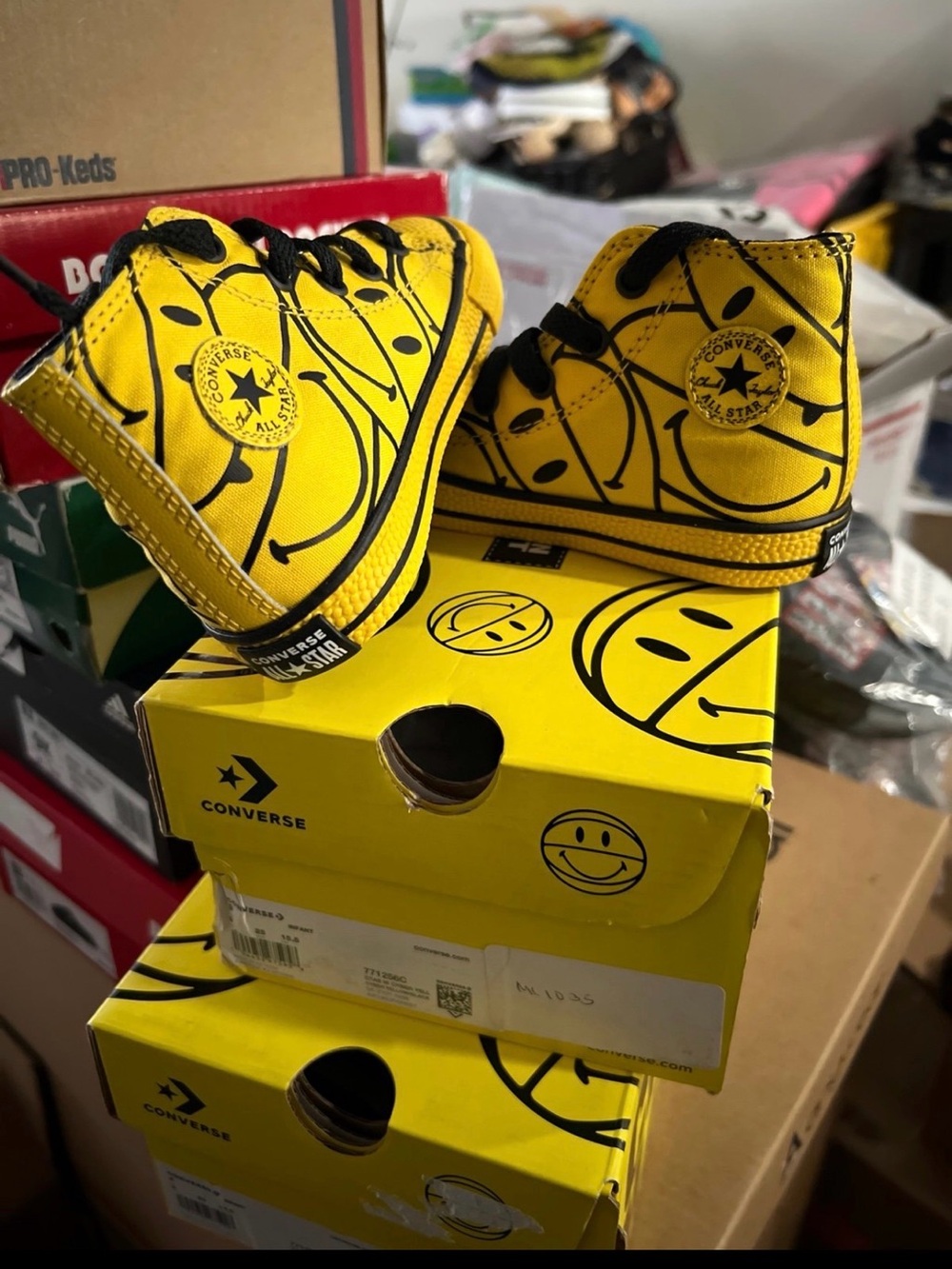 Converse Chinatown Market CTAS Hi Cyber Yellow/Black Smiley Youth Size 4